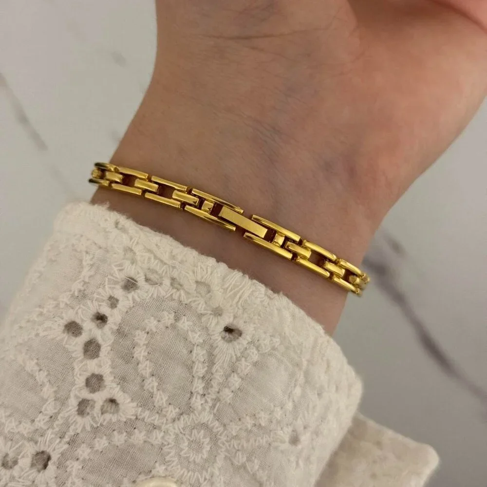 Sku:0165 cute gold‎ white mini watch gold bracelet vintage style + in a gift bag